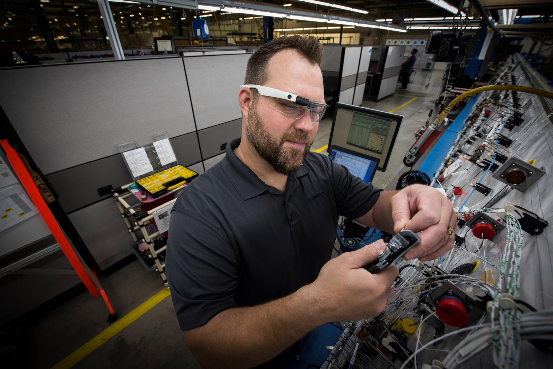 Student learning aviation technology