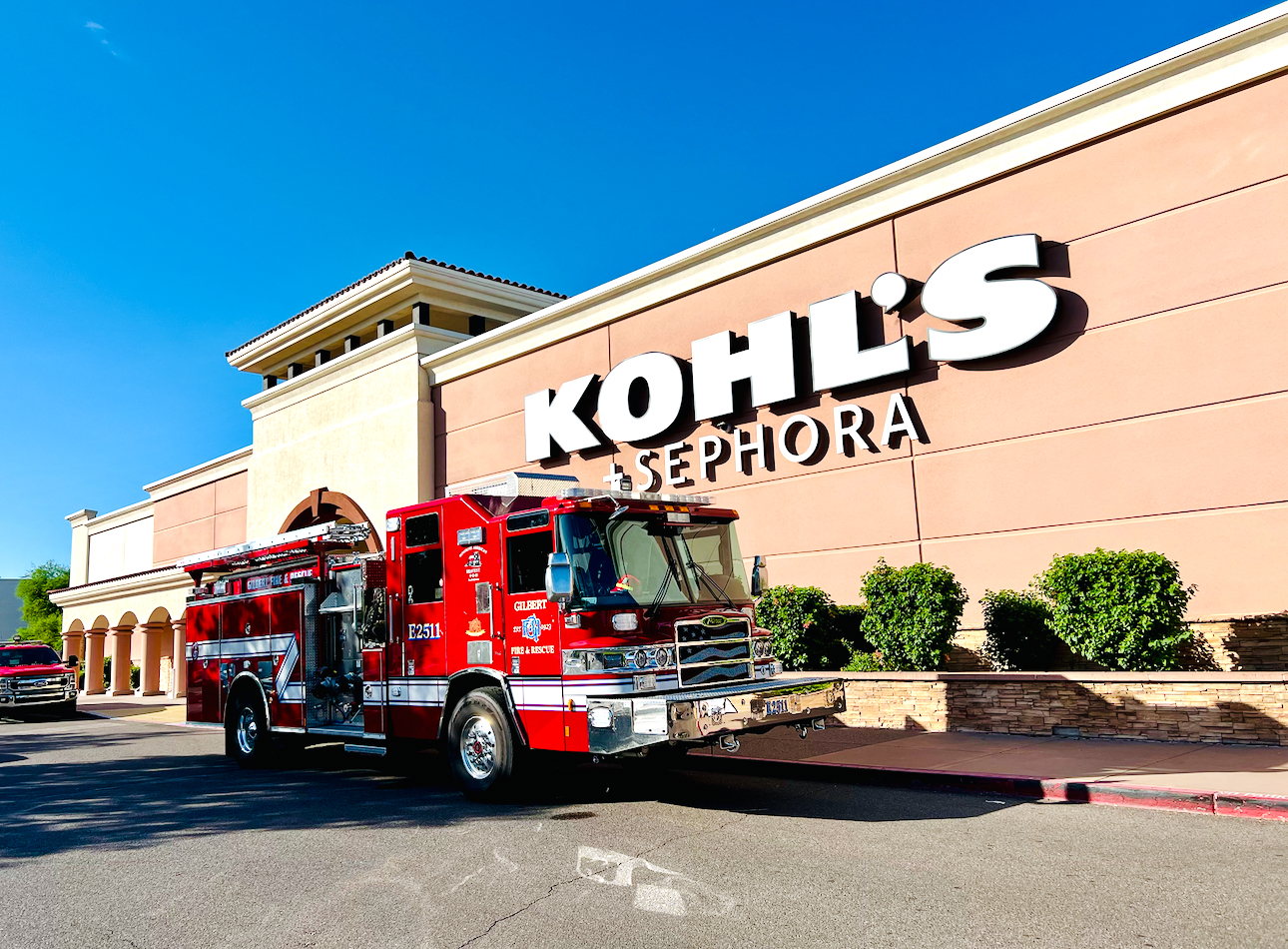 Gilbert Fire Truck in front of Kohls for Back To School Shopping Event